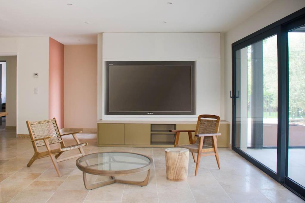 Villa Des Jacinthes Tarascon Exterior photo