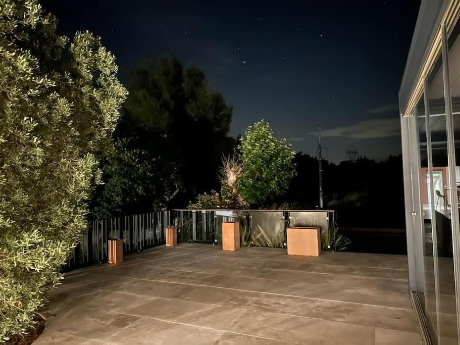 Villa Des Jacinthes Tarascon Exterior photo