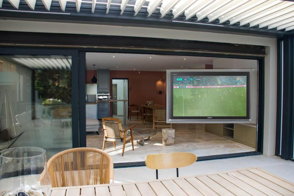 Villa Des Jacinthes Tarascon Exterior photo